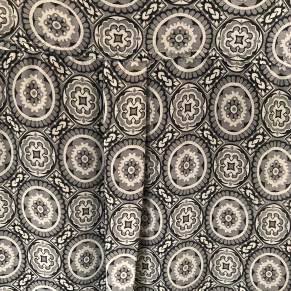 EQUIPMENT Signature Slim 100% Silk Gray Medallion - Picture 4 of 10